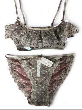 Lace Bralette & Bikini Set in brown